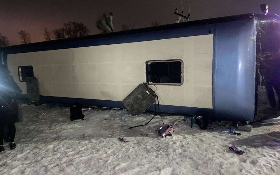 Шесть пассажиров из Донецка пострадали в опрокинувшемся автобусе под Воронежем