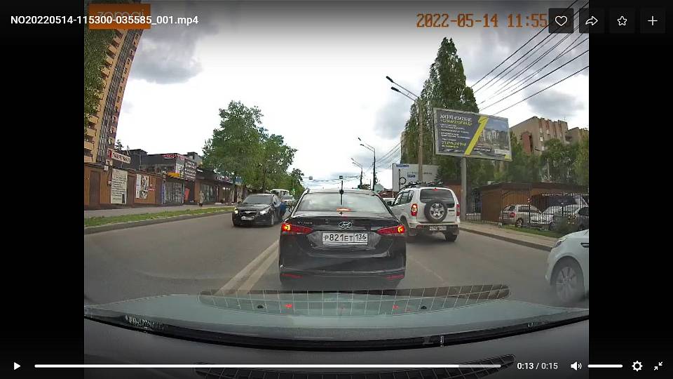 В Воронеже выбежавшего на дорогу подростка сбила легковушка