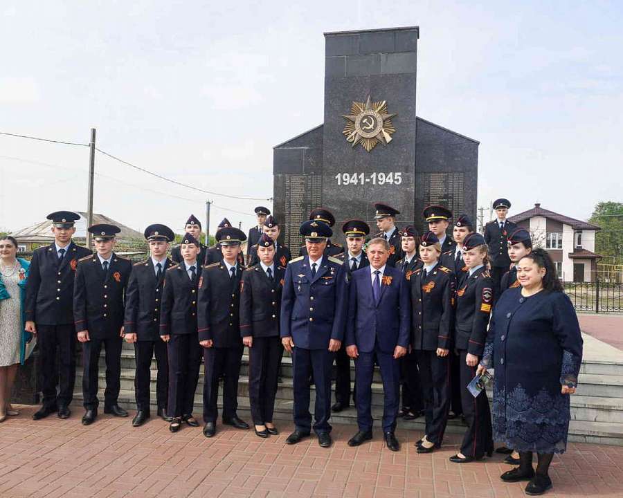 Депутаты команды ДСК отдали дань памяти героям-освободителям