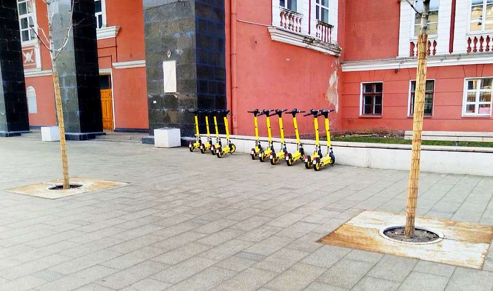 Куда можно пожаловаться на самокатчиков, рассказали воронежцам