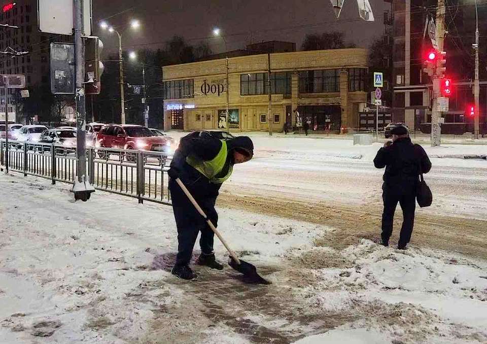 Как убирали от снега Воронеж 29 декабря