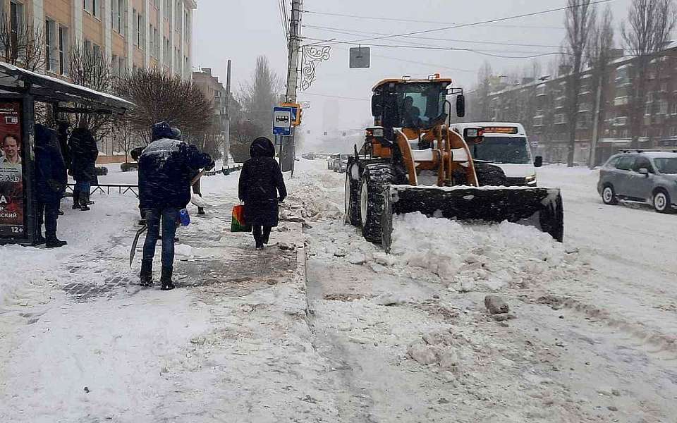 Экстренное совещание по снегопаду в Воронеже провел губернатор Гусев