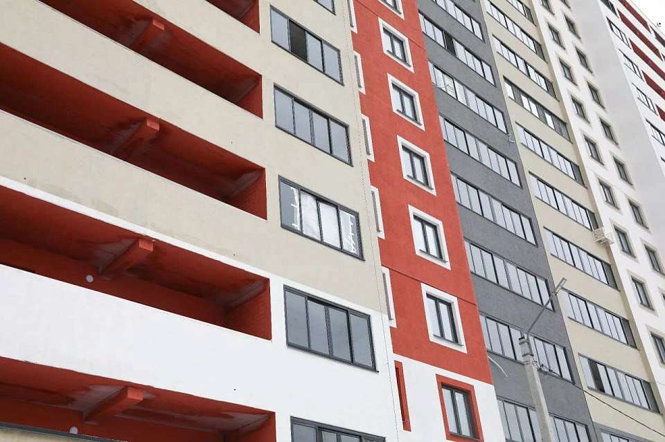 Продолжают восстанавливать пострадавший от обстрела ВСУ 10 декабря дом в Воронеже