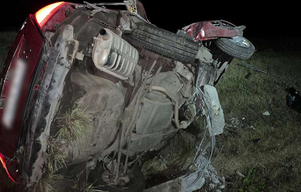 Погиб водитель иномарки после ДТП с бетонным столбом в Воронежской области