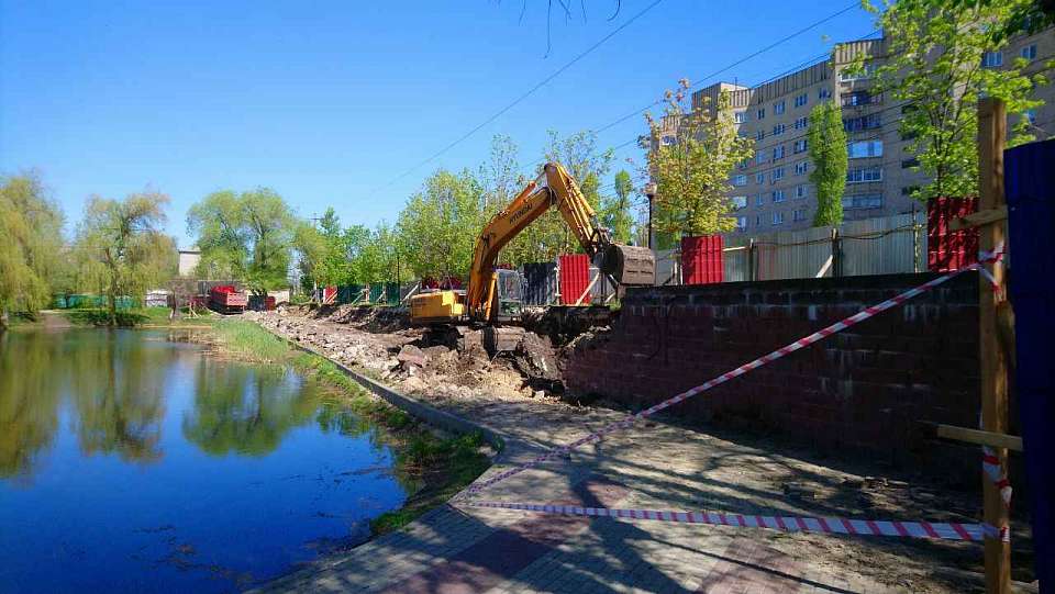 Демонтаж подпорной стены произвели в сквере «Чайка» в Воронеже